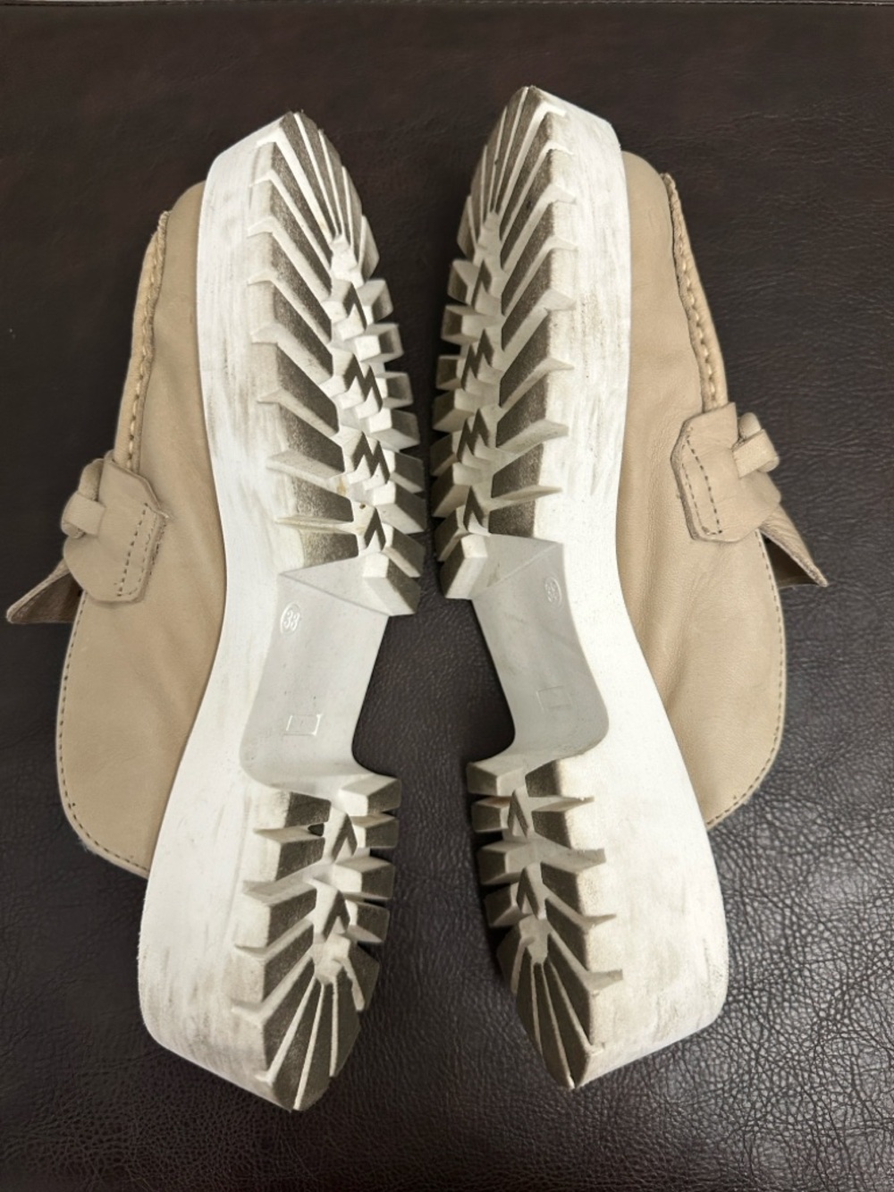 Sz 38⭐️Like New Miz Mooz Vann Cream Leather Chunky Mules. Fits Larger. See Pics - Picture 7 of 12